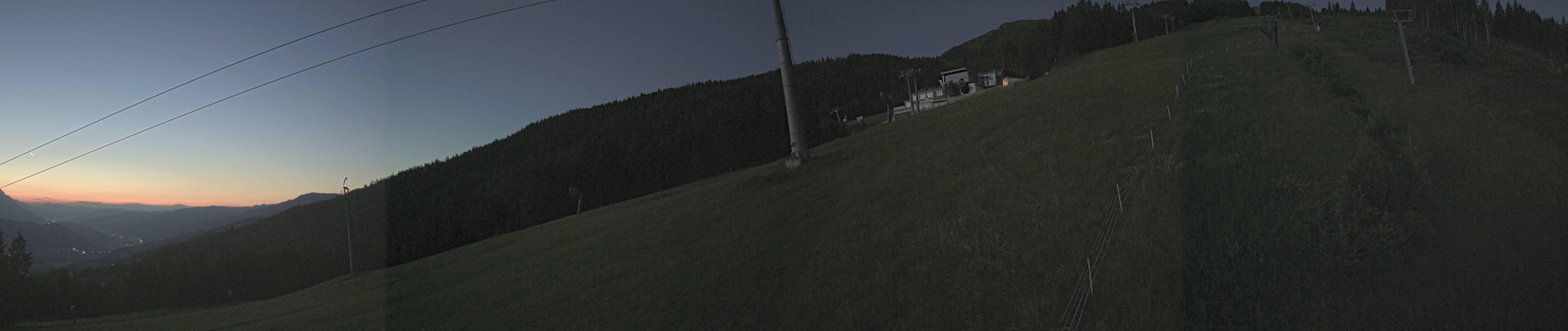 Archived image Webcam Hauser Kabling: top station of the gondola