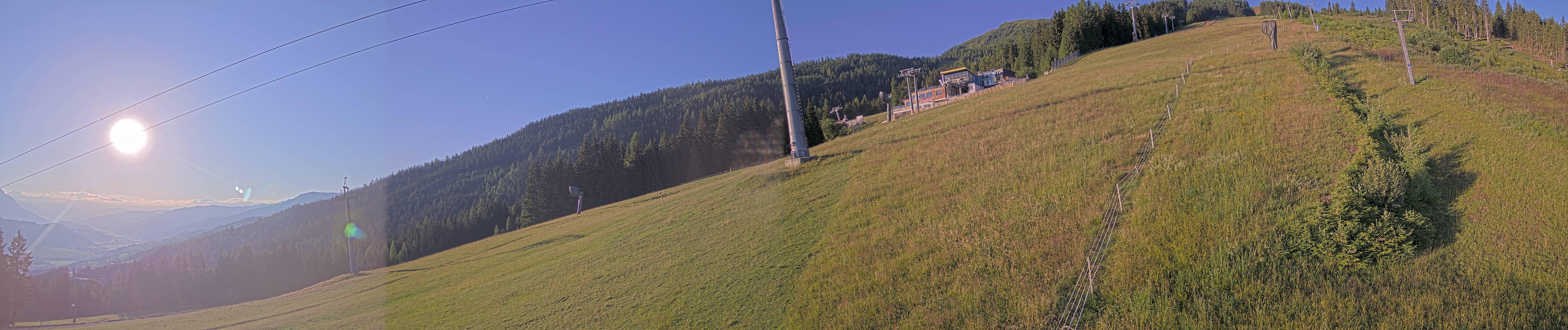 Archived image Webcam Hauser Kabling: top station of the gondola