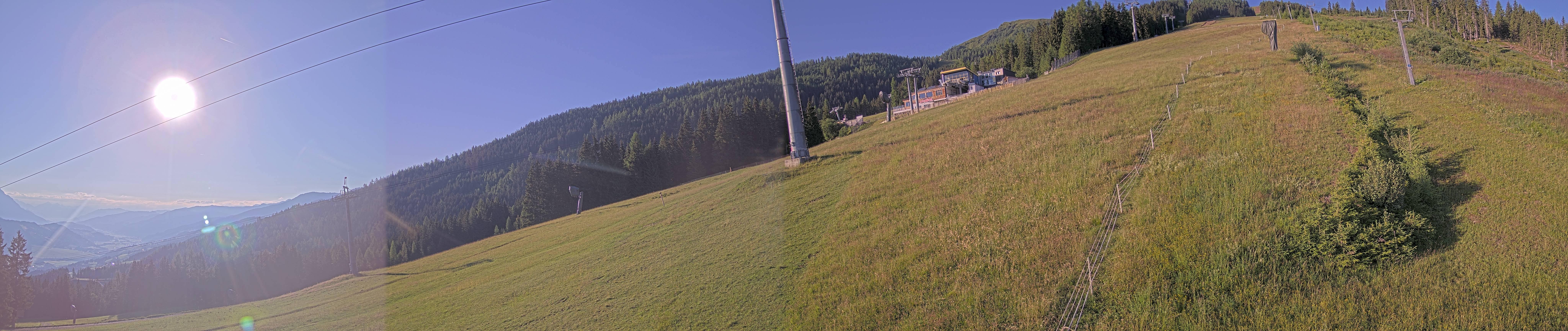 Archived image Webcam Hauser Kabling: top station of the gondola