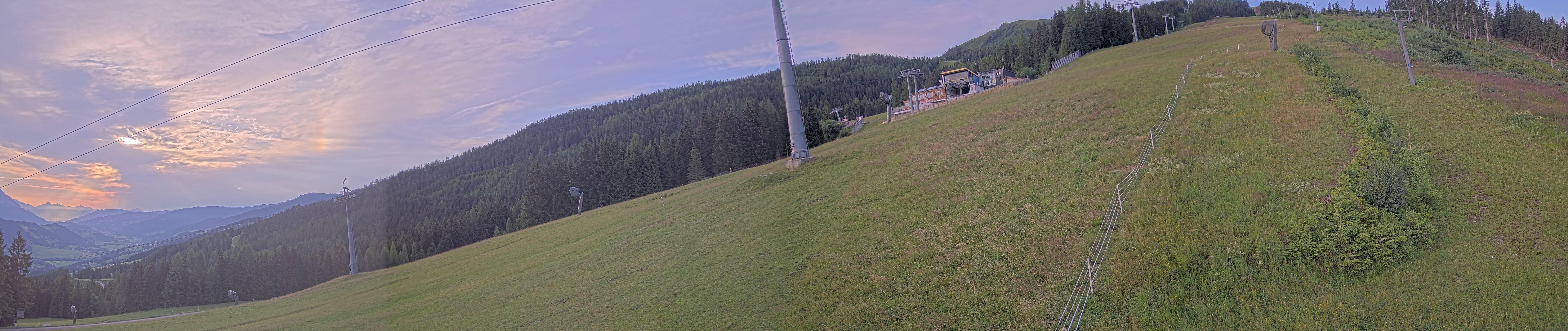 Archived image Webcam Hauser Kabling: top station of the gondola