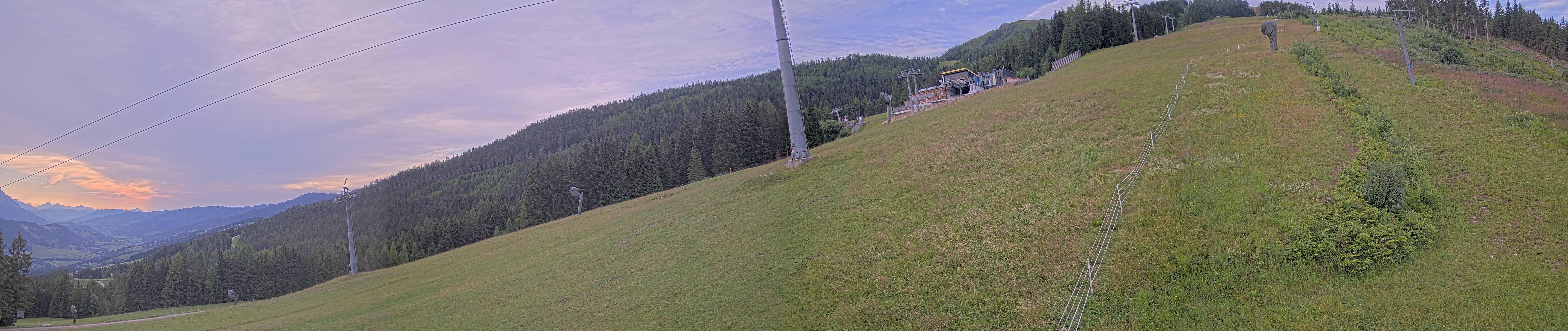 Archived image Webcam Hauser Kabling: top station of the gondola