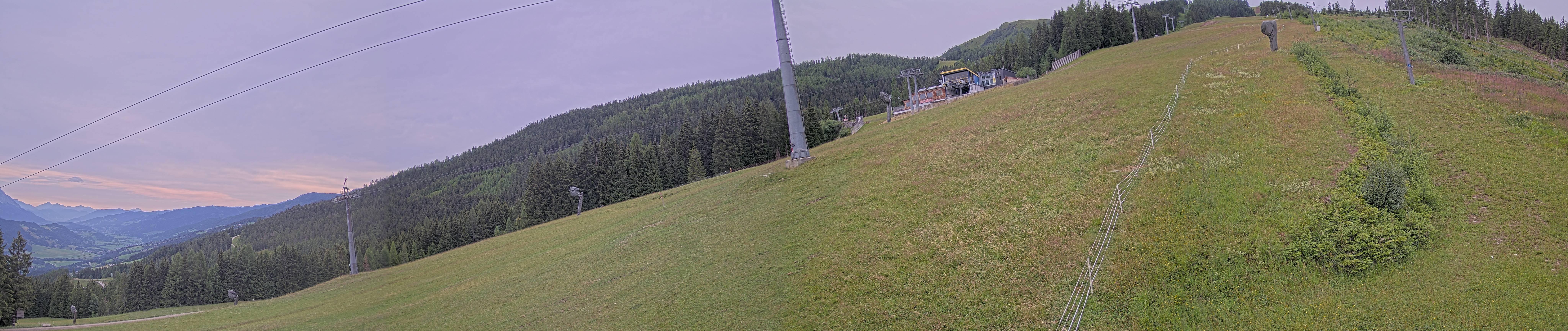 Archived image Webcam Hauser Kabling: top station of the gondola