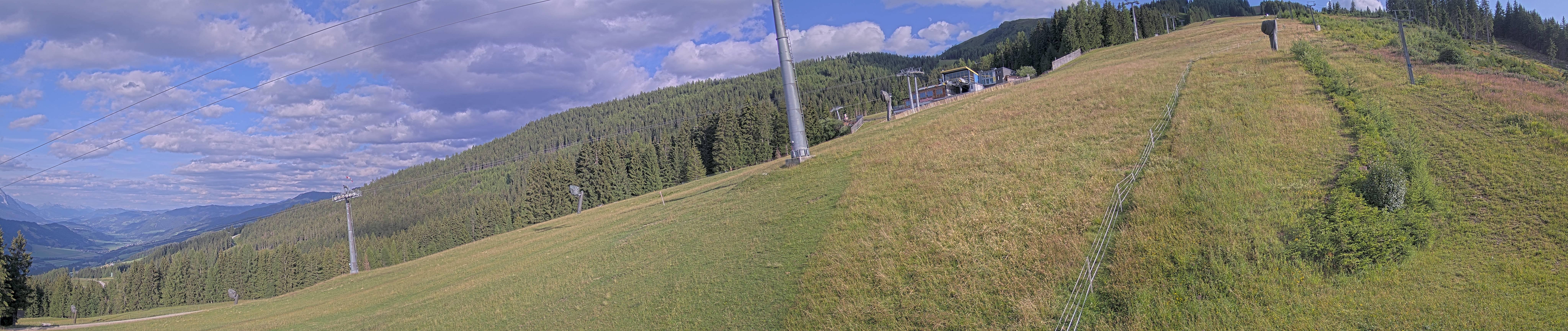 Archived image Webcam Hauser Kabling: top station of the gondola