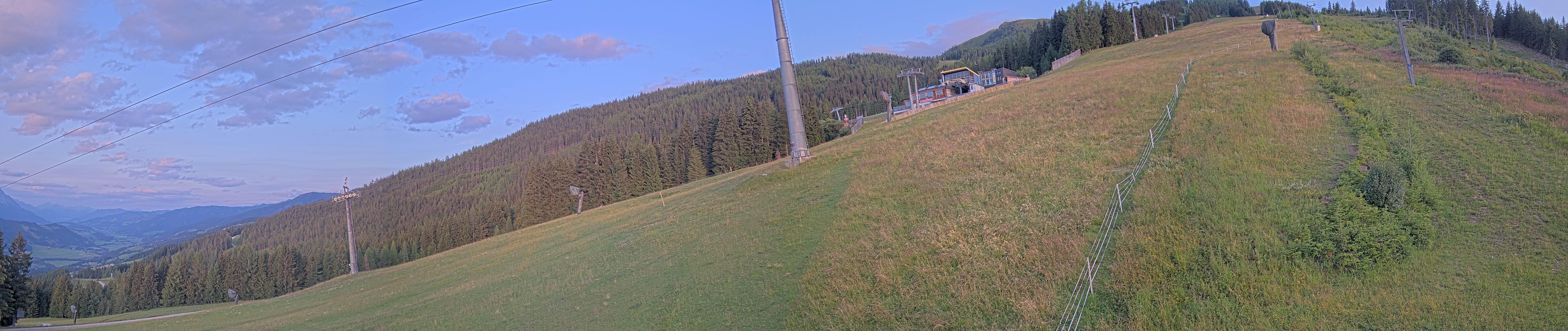Archived image Webcam Hauser Kabling: top station of the gondola
