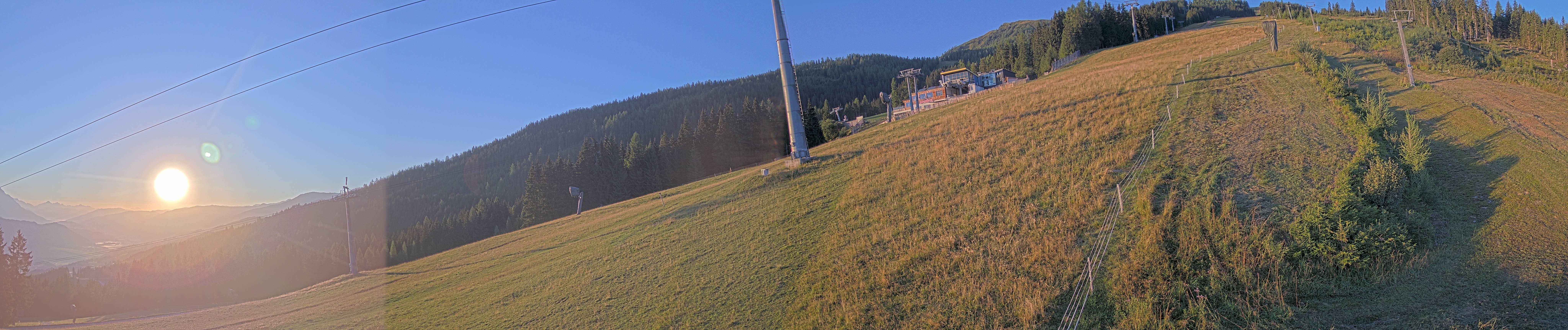 Archived image Webcam Hauser Kabling: top station of the gondola