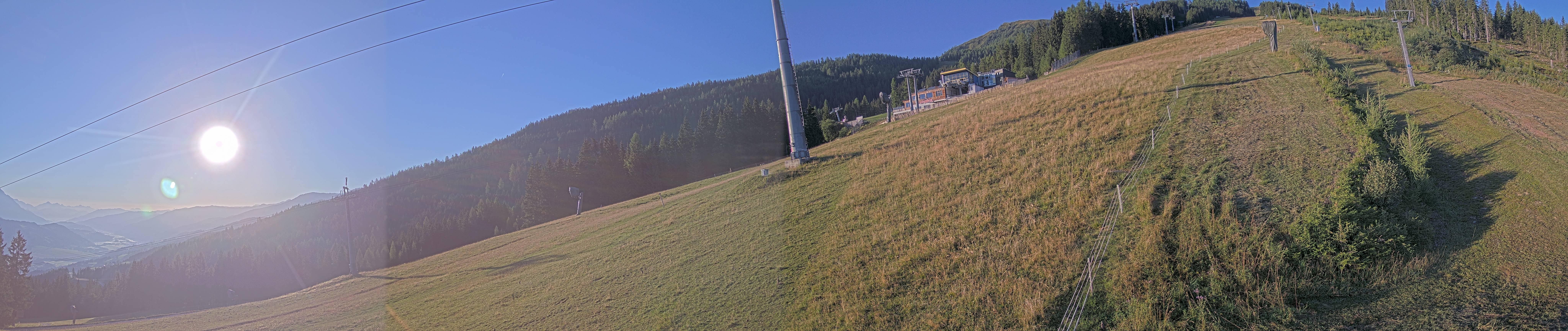 Archived image Webcam Hauser Kabling: top station of the gondola