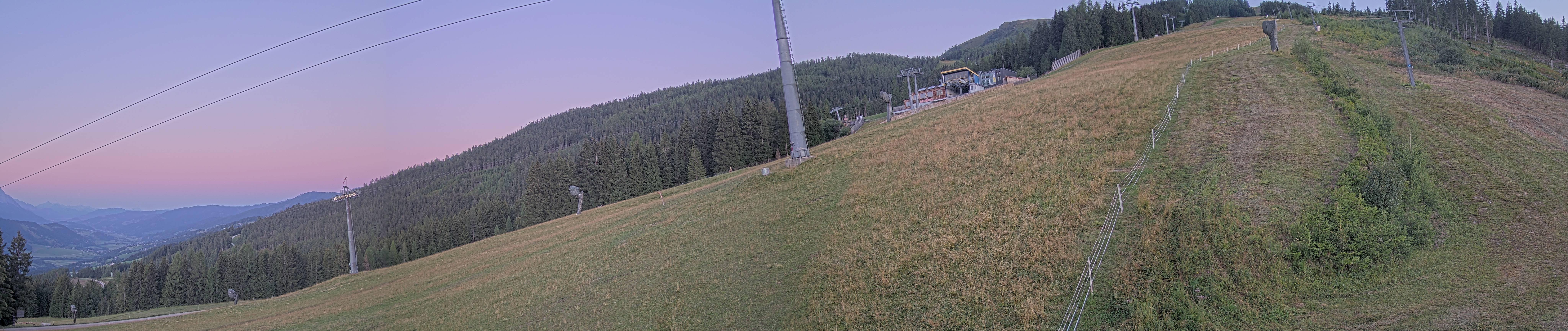 Archived image Webcam Hauser Kabling: top station of the gondola