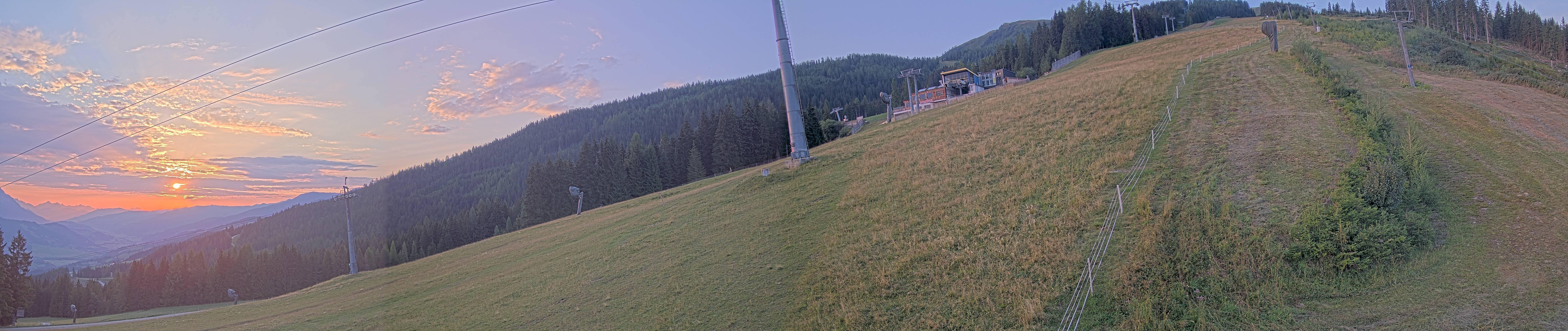 Archived image Webcam Hauser Kabling: top station of the gondola