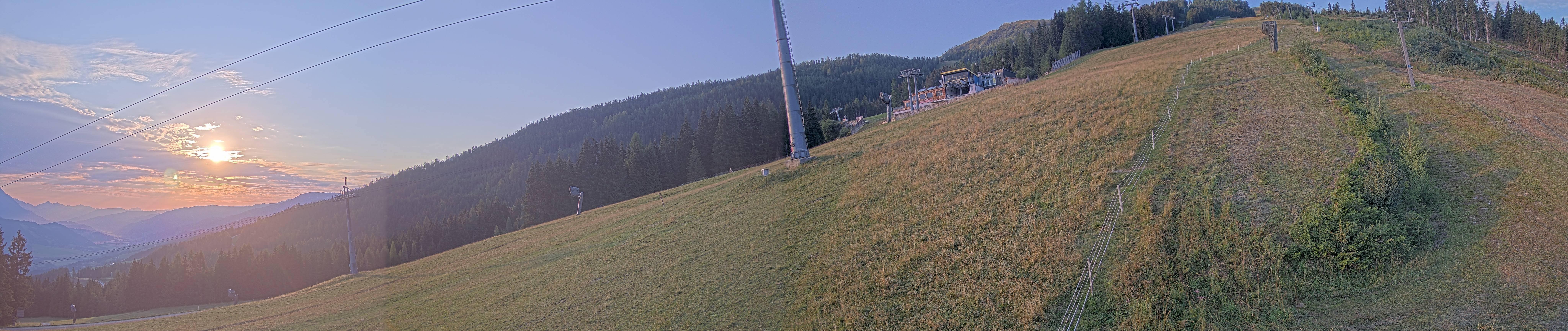Archived image Webcam Hauser Kabling: top station of the gondola