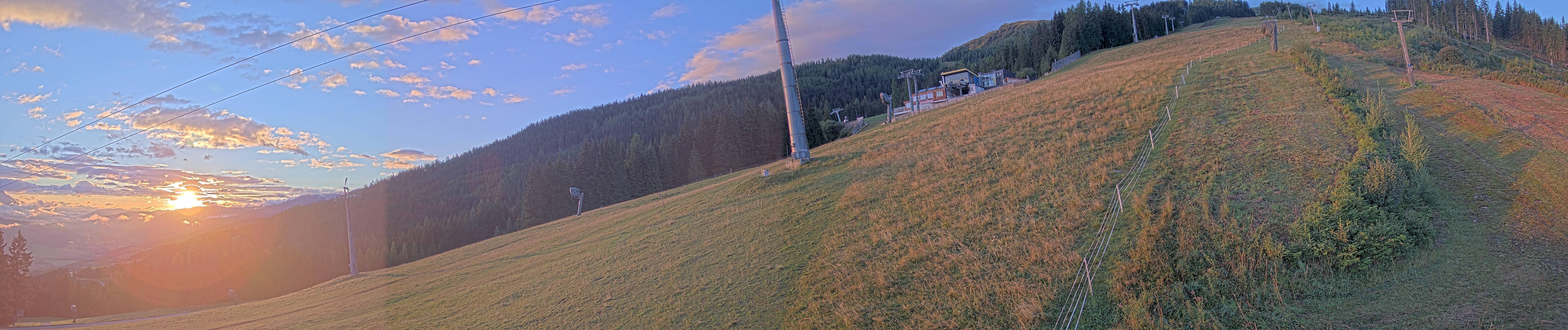 Archived image Webcam Hauser Kabling: top station of the gondola