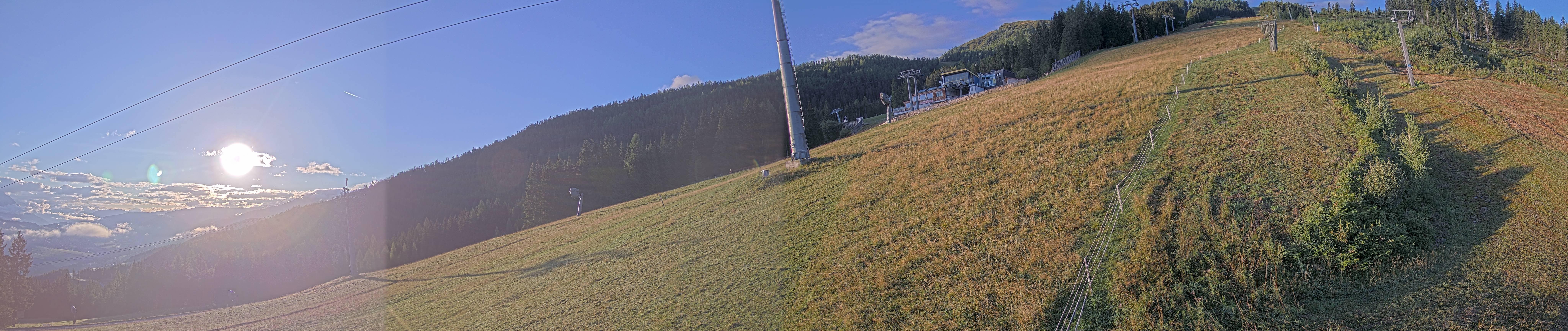 Archived image Webcam Hauser Kabling: top station of the gondola