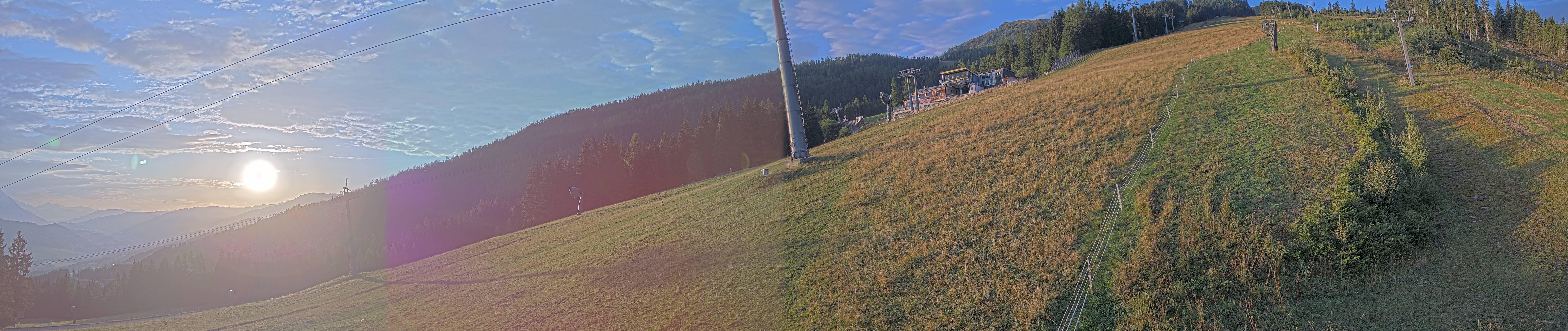 Archived image Webcam Hauser Kabling: top station of the gondola