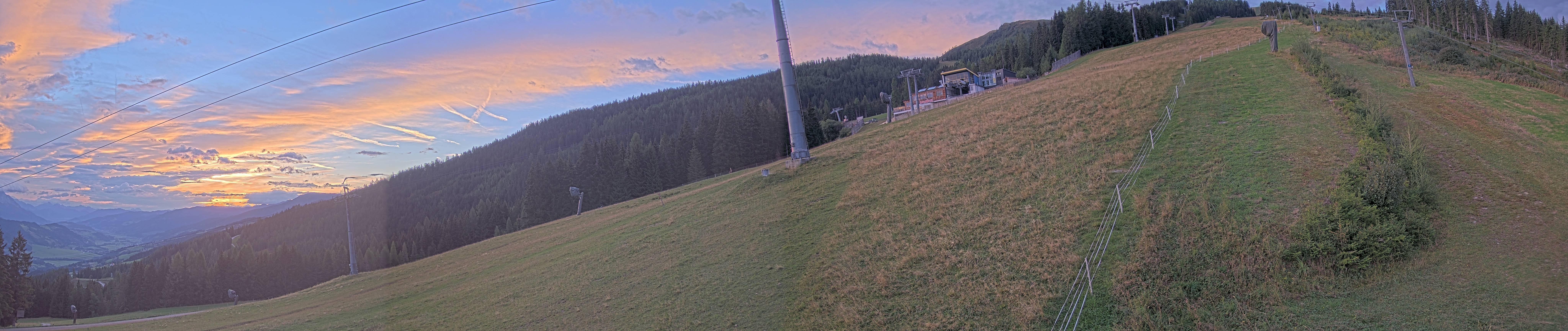 Archived image Webcam Hauser Kabling: top station of the gondola