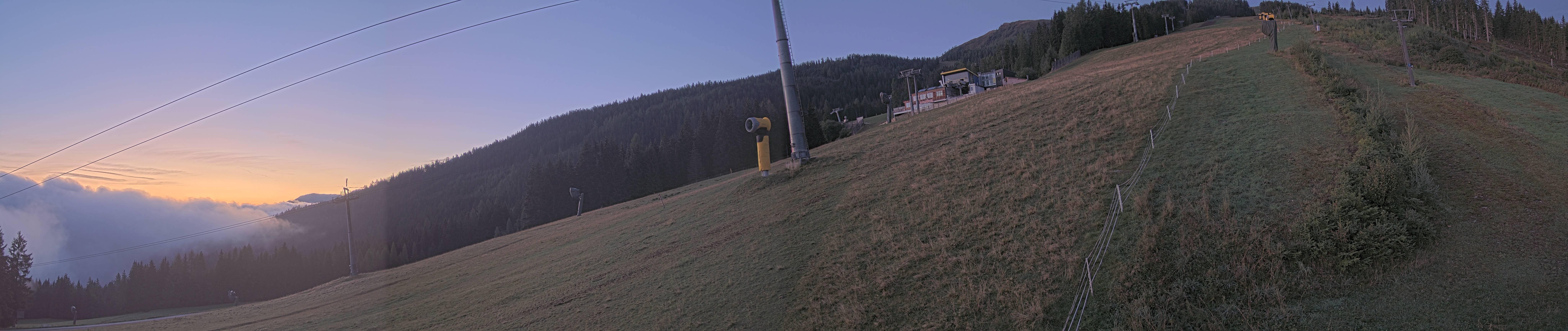 Archived image Webcam Hauser Kabling: top station of the gondola