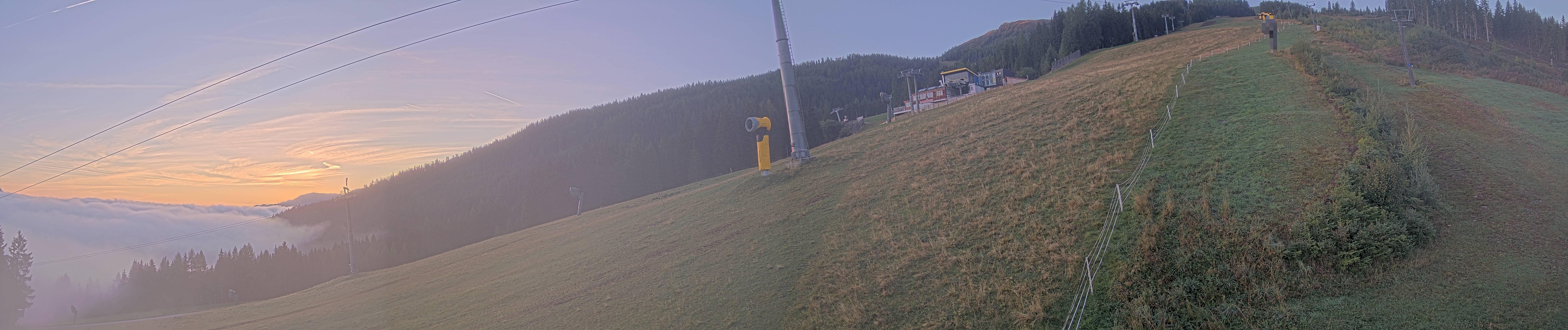Archived image Webcam Hauser Kabling: top station of the gondola