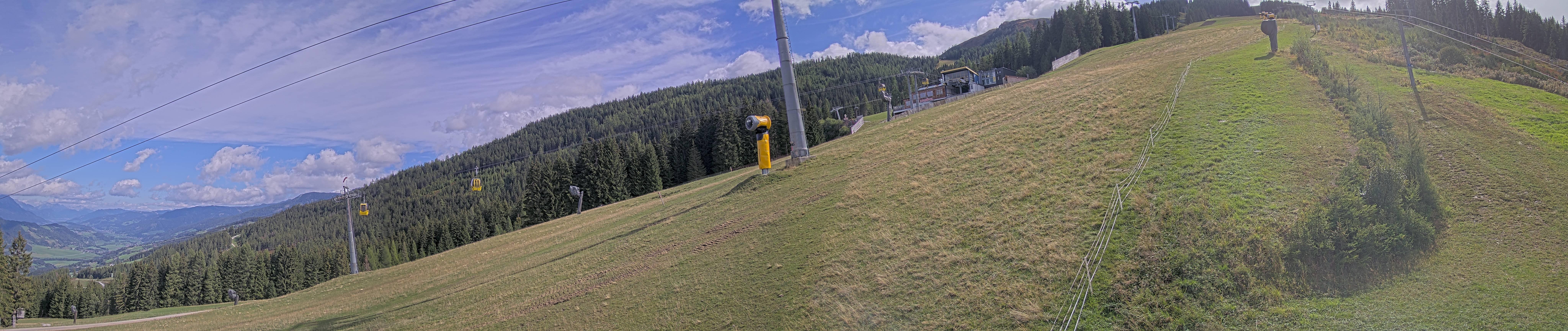 Archived image Webcam Hauser Kabling: top station of the gondola