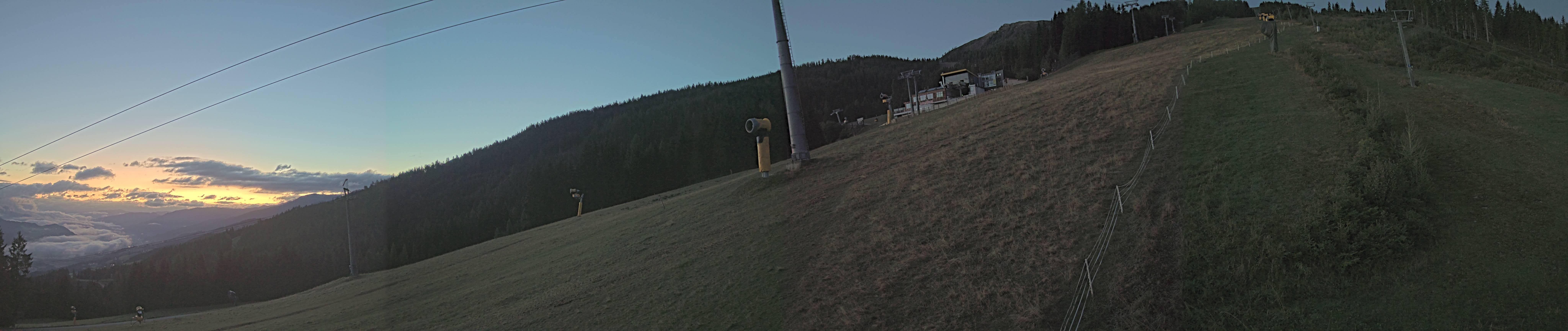 Archived image Webcam Hauser Kabling: top station of the gondola