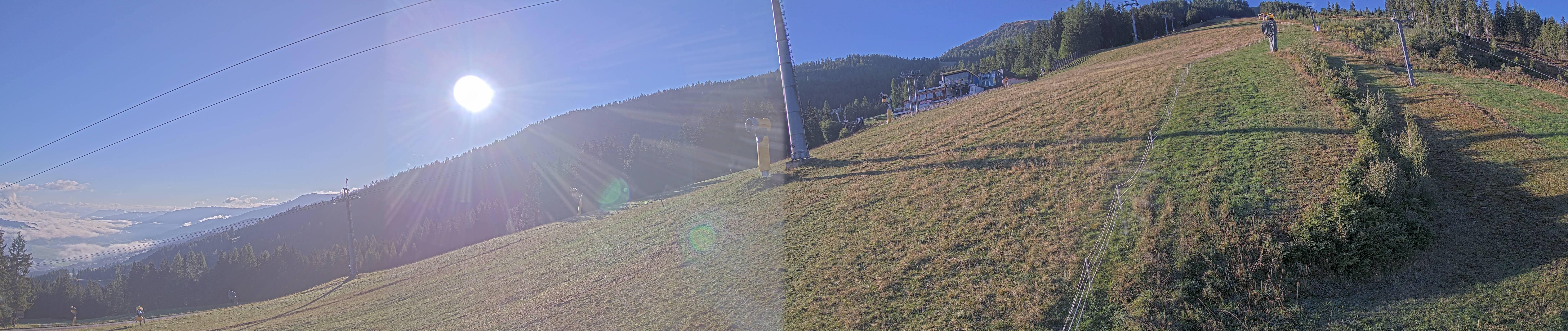 Archived image Webcam Hauser Kabling: top station of the gondola
