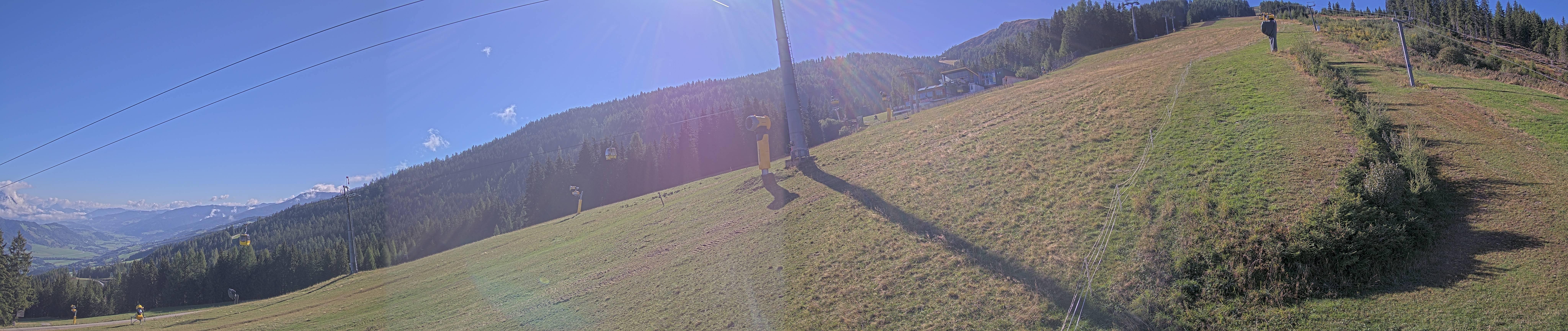 Archived image Webcam Hauser Kabling: top station of the gondola