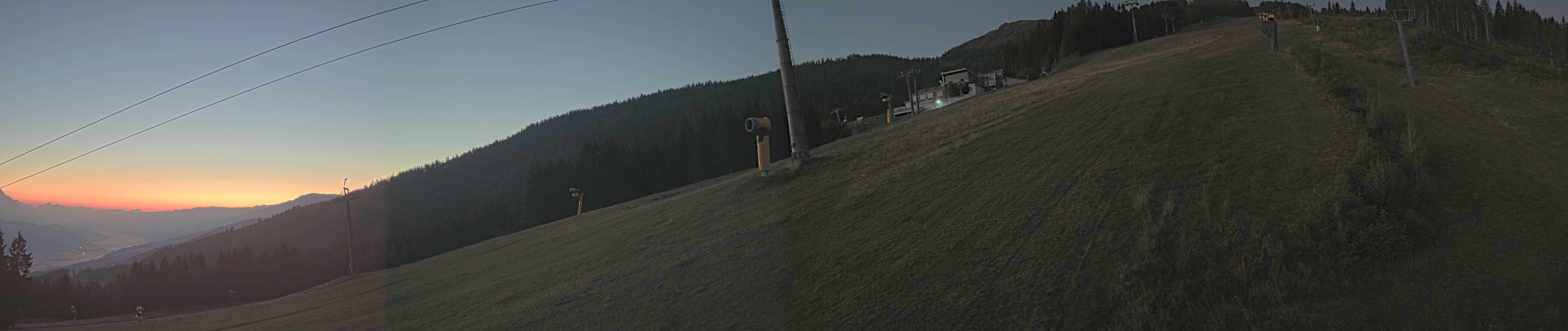 Archived image Webcam Hauser Kabling: top station of the gondola