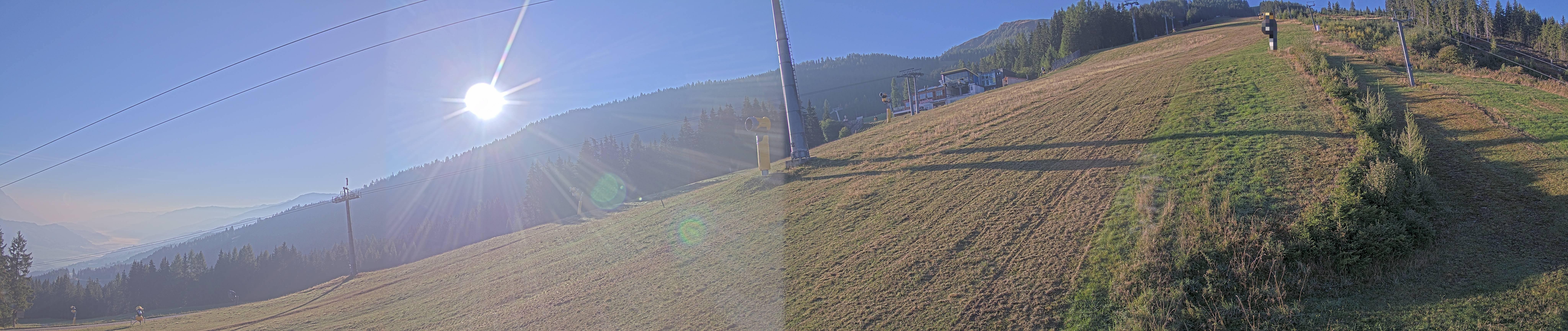 Archived image Webcam Hauser Kabling: top station of the gondola