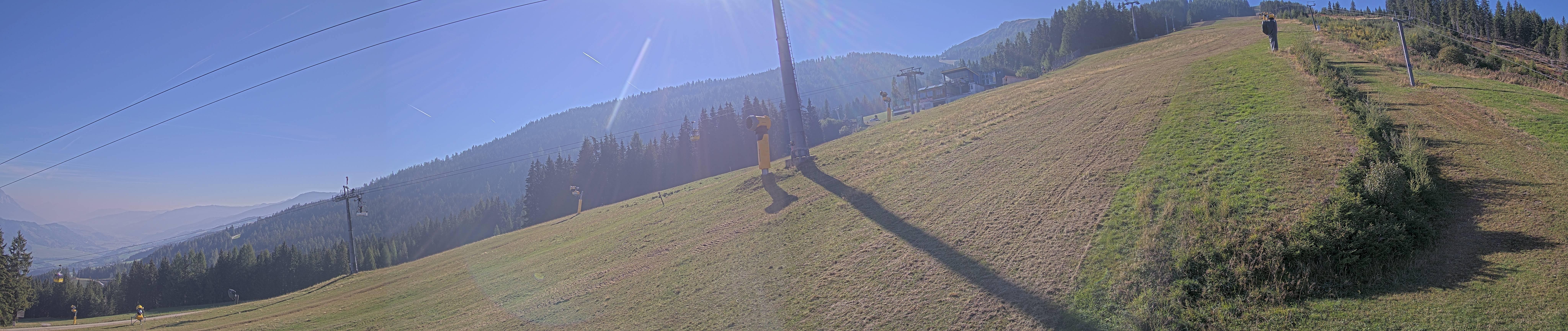 Archived image Webcam Hauser Kabling: top station of the gondola