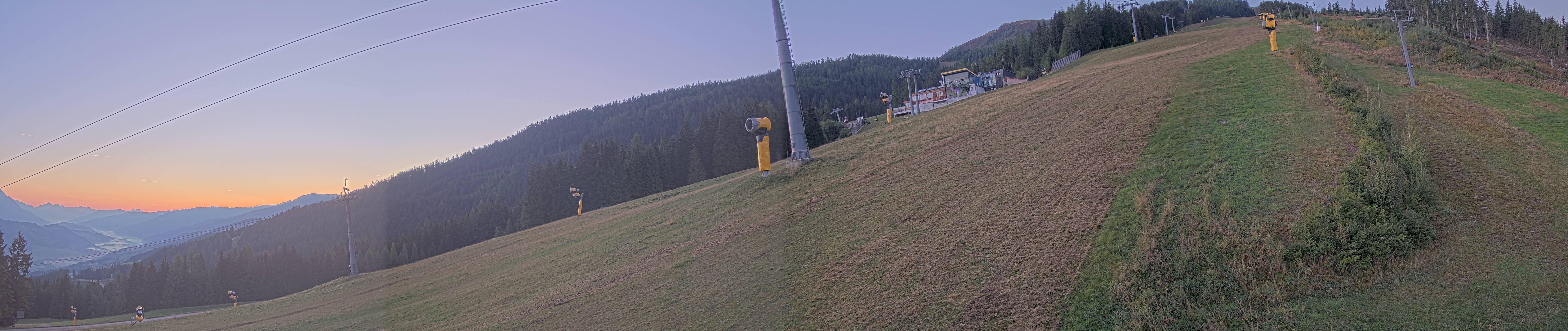 Archived image Webcam Hauser Kabling: top station of the gondola