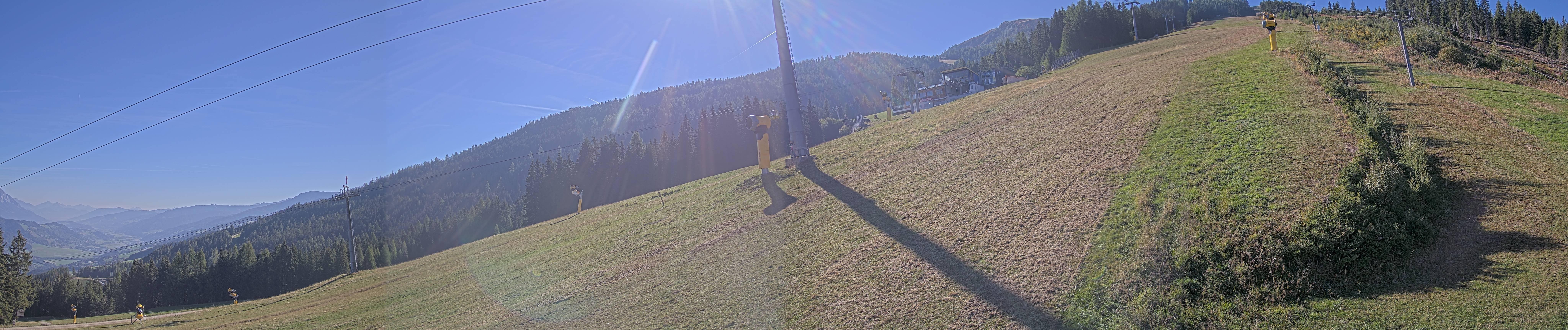 Archived image Webcam Hauser Kabling: top station of the gondola