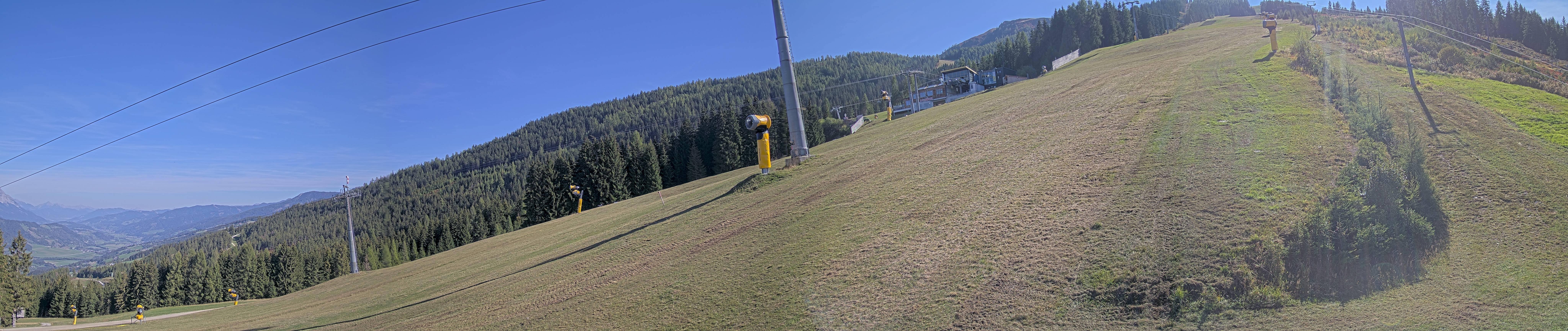 Archived image Webcam Hauser Kabling: top station of the gondola