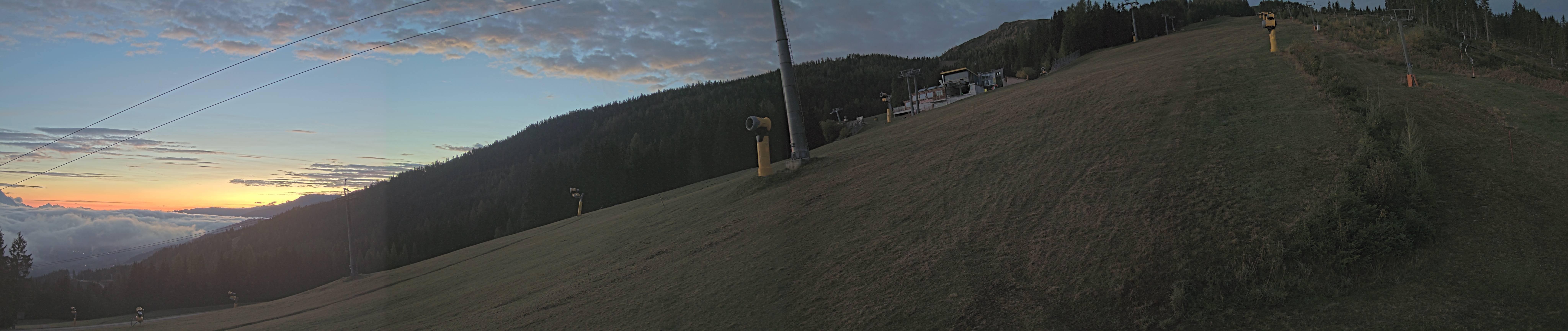 Archived image Webcam Hauser Kabling: top station of the gondola