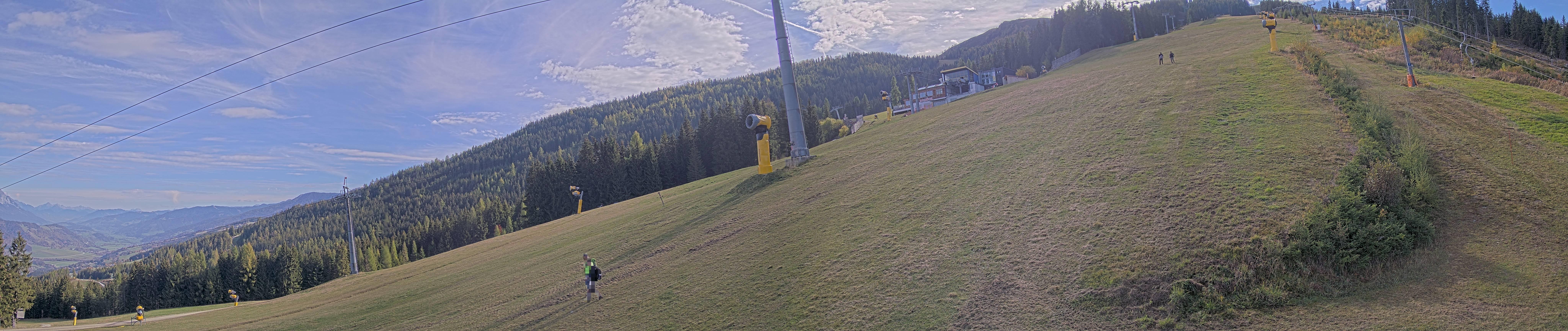 Archived image Webcam Hauser Kabling: top station of the gondola
