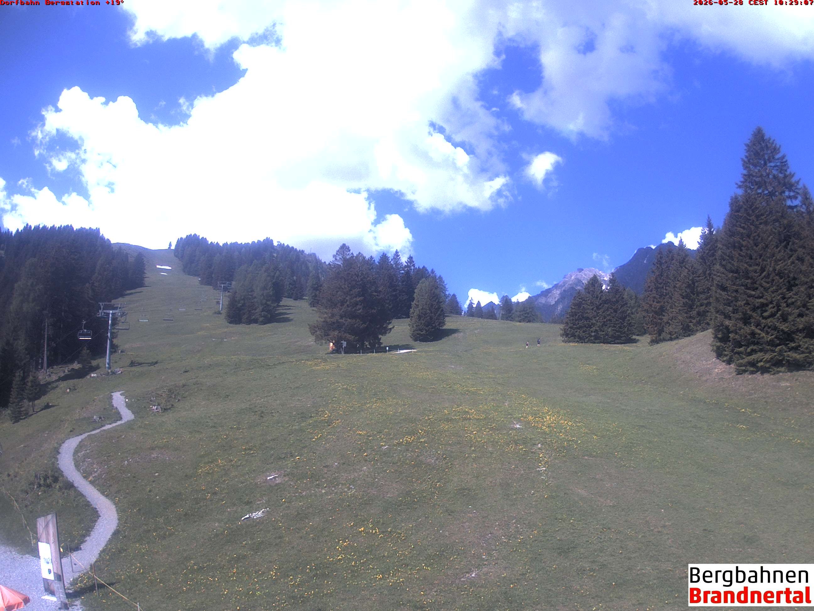 Archived image Webcam mountain station "Dorfbahn", valley "Brandnertal"