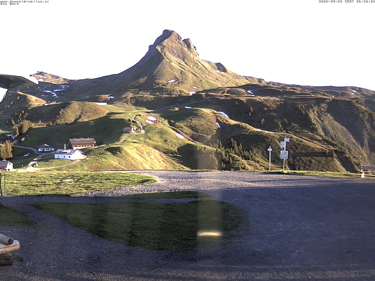 Archiv Foto Webcam Bergstation Uga (1850m)
