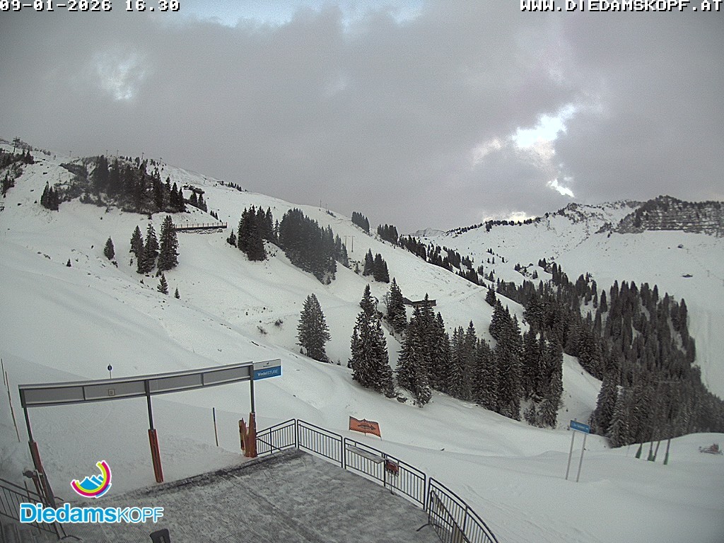 Archiv Foto Webcam Diedamskopf: Ausblick Wedelstube