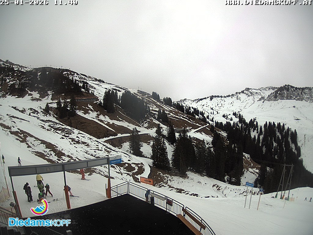 Archiv Foto Webcam Diedamskopf: Ausblick Wedelstube