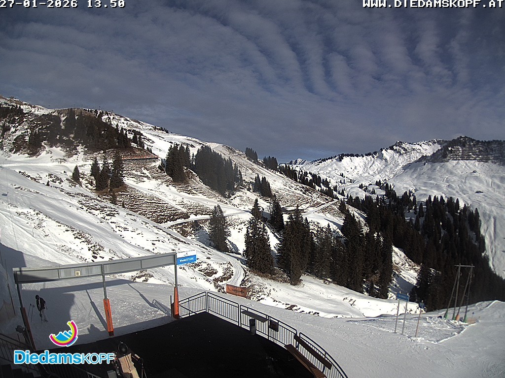 Archived image Webcam Mountain Diedamskopf - View Wedelstube