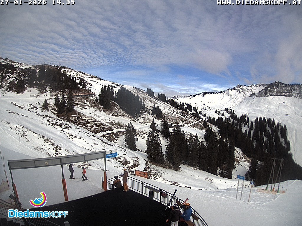Archived image Webcam Mountain Diedamskopf - View Wedelstube