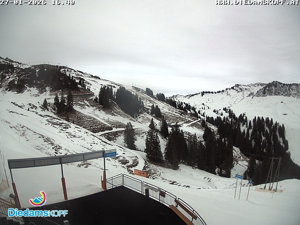 Archived image Webcam Mountain Diedamskopf - View Wedelstube