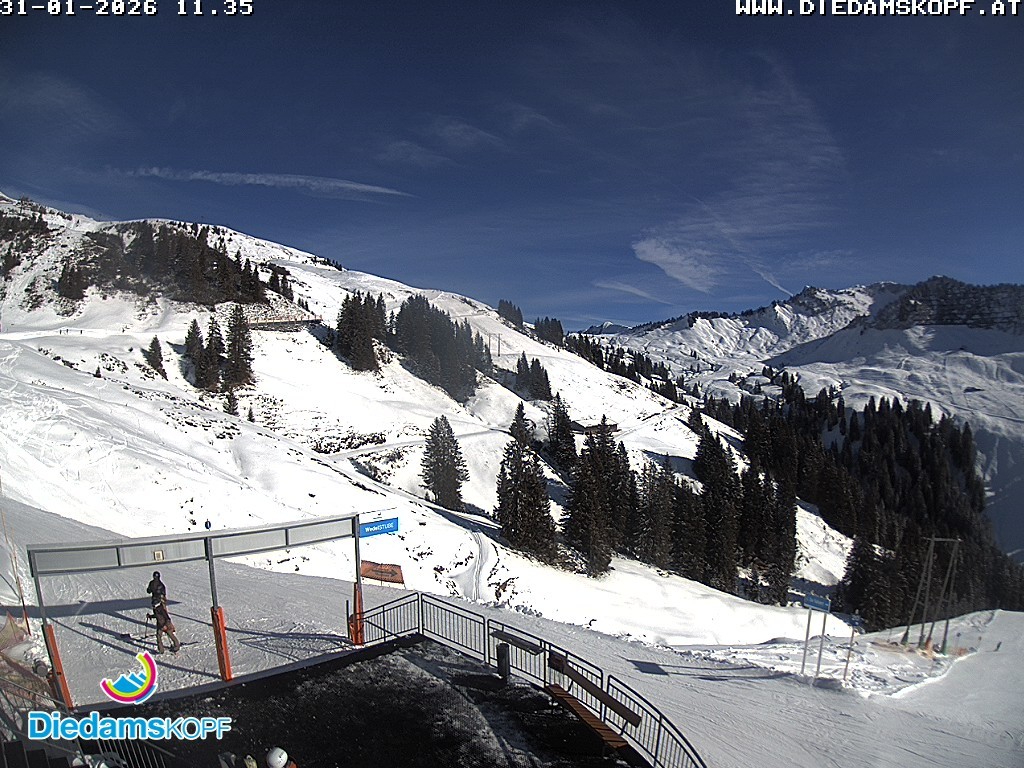 Archiv Foto Webcam Diedamskopf: Ausblick Wedelstube