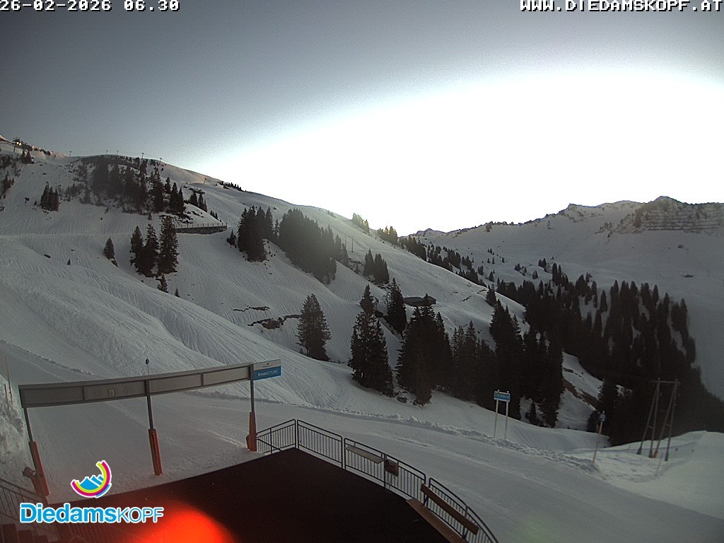 Archived image Webcam Mountain Diedamskopf - View Wedelstube