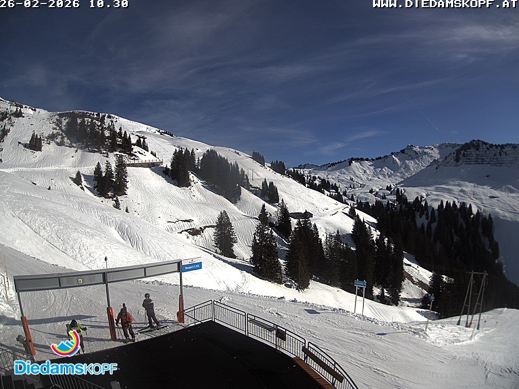 Archived image Webcam Mountain Diedamskopf - View Wedelstube