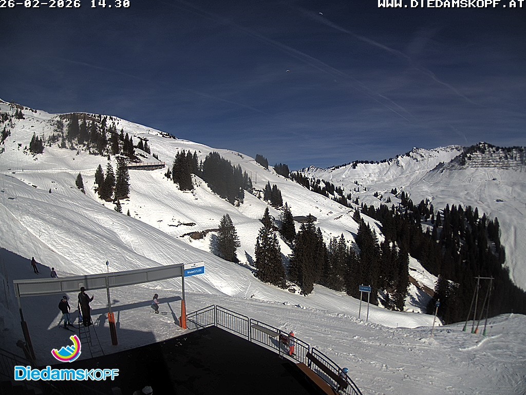 Archived image Webcam Mountain Diedamskopf - View Wedelstube