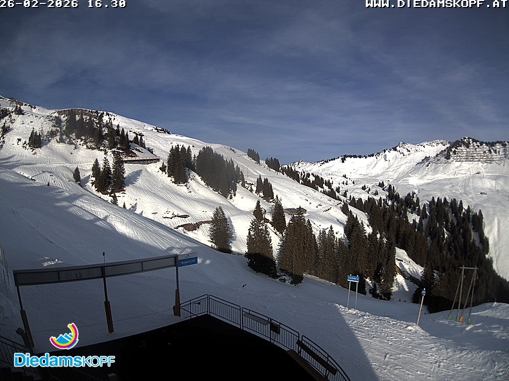 Archived image Webcam Mountain Diedamskopf - View Wedelstube