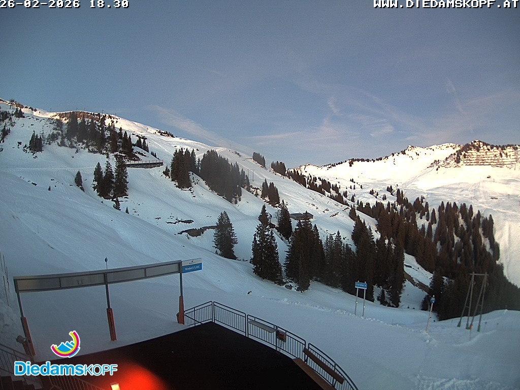 Archived image Webcam Mountain Diedamskopf - View Wedelstube