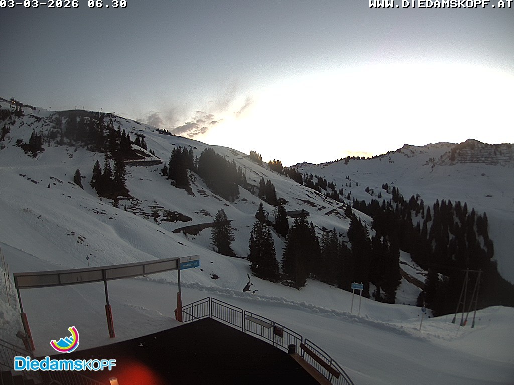 Archiv Foto Webcam Diedamskopf: Ausblick Wedelstube