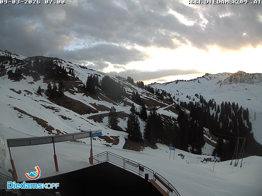 Archiv Foto Webcam Diedamskopf: Ausblick Wedelstube