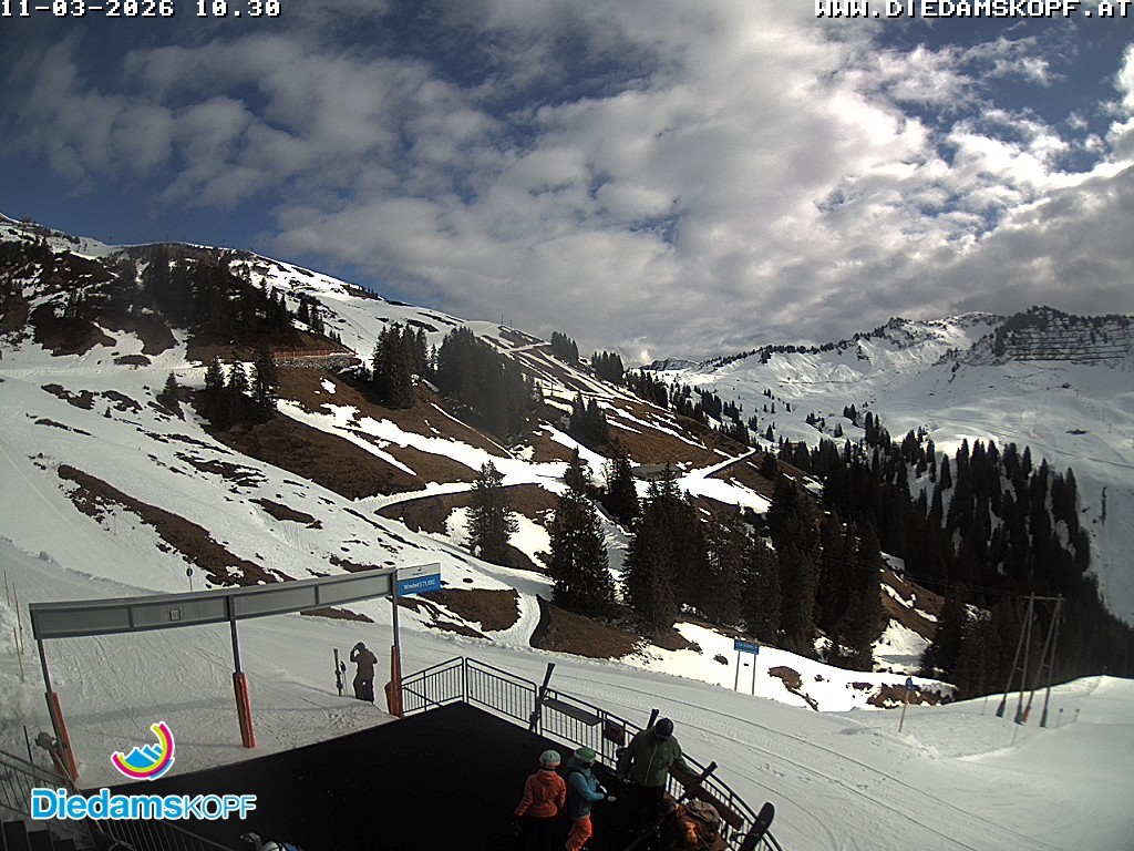 Archiv Foto Webcam Diedamskopf: Ausblick Wedelstube