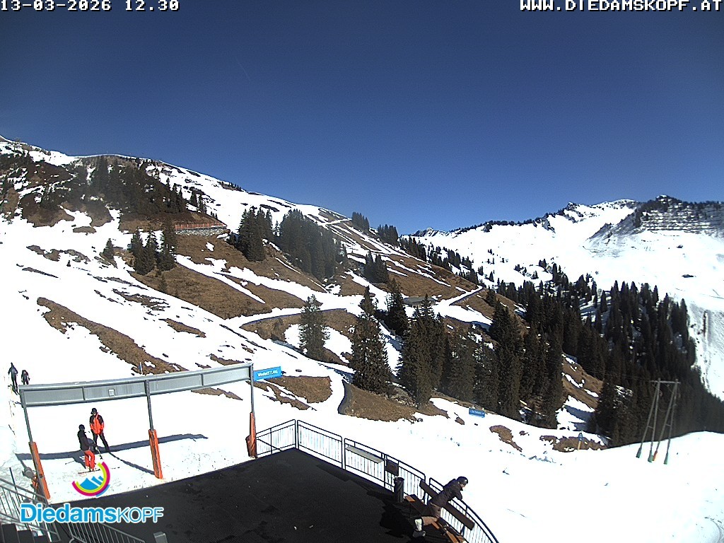 Archiv Foto Webcam Diedamskopf: Ausblick Wedelstube