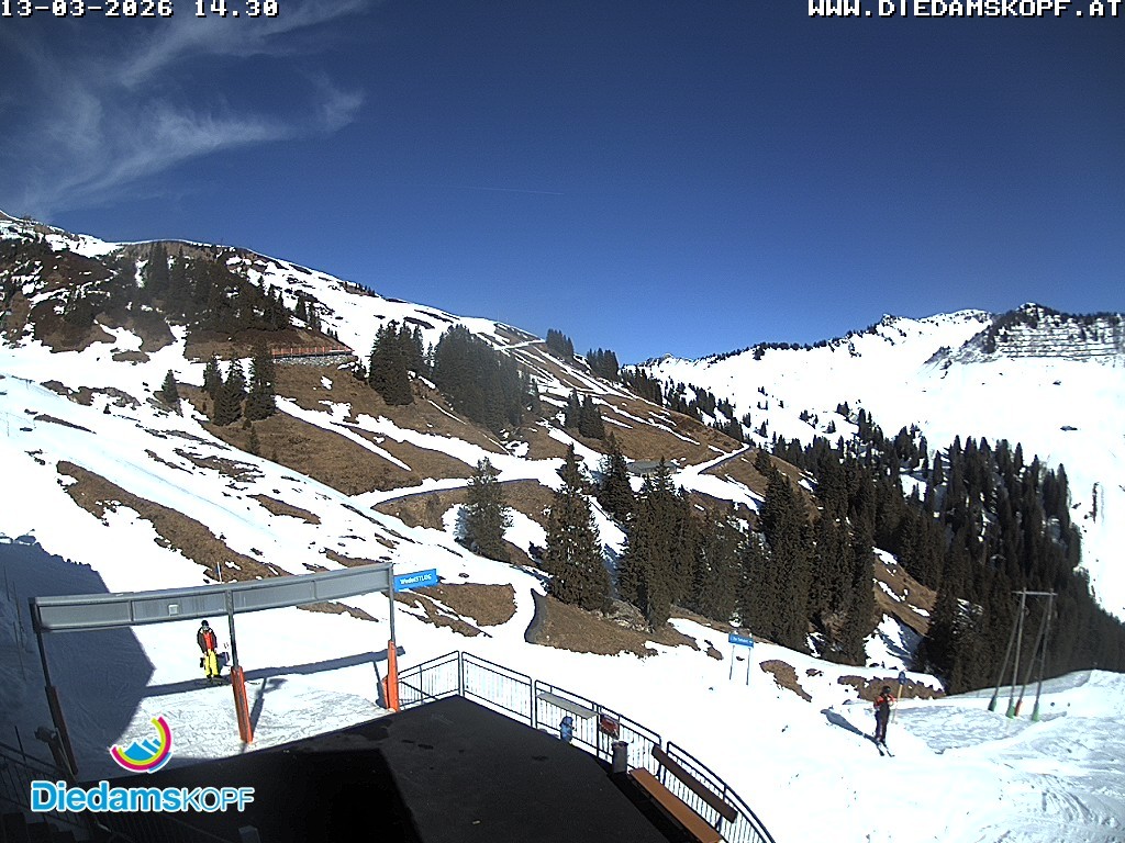 Archiv Foto Webcam Diedamskopf: Ausblick Wedelstube