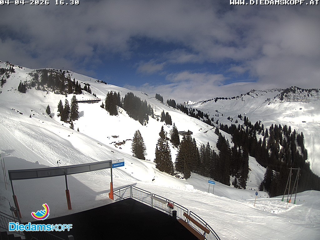 Archiv Foto Webcam Diedamskopf: Ausblick Wedelstube